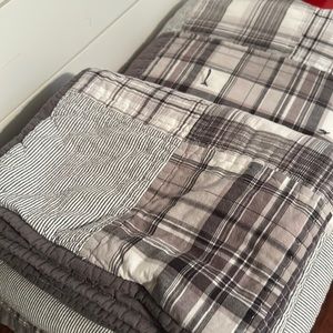 Pillow fort gray plaid patchwork quilt size queen with 2 shams